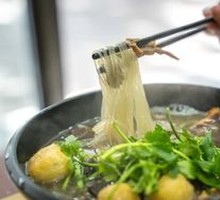 Five-Flavor Duck Blood and Noodle Soup
