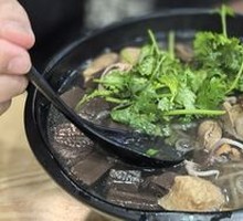 Six-flavor Duck Blood and Noodles Soup