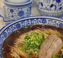 Stir-fried Eel and Braised Pork Noodles