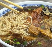 Braised Pork and Spare Ribs Noodles with Vegetables