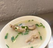 Stewed Pig Trotter and Kidney Bean Soup