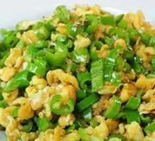 Stir-Fried Eggs with Green Peppers