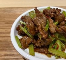 Stir-Fried Beef with Green Peppers