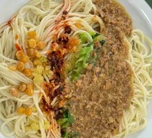 Spicy minced meat noodles