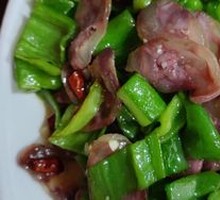 Green Pepper Stir-fried Sausage