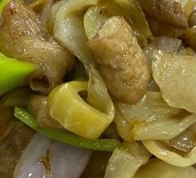 Sour Cabbage Stir-Fried Pork Intestines
