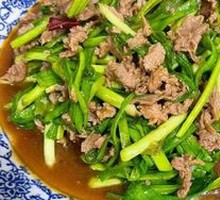 Stir-Fried Lamb Shreds with Garlic