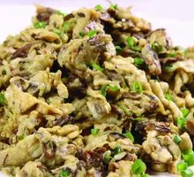 Stir-fried Eggs with Locust Blossoms