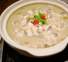 Sour Soup with Mild Spiciness