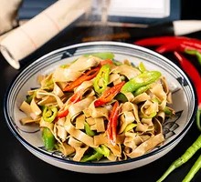Stir-Fried Tofu Sheets with Green Peppers