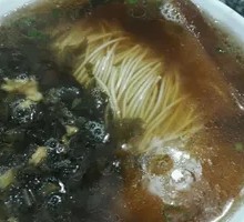 Snow Cabbage Braised Pork Noodles