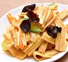 Fried Tofu Skin with Wood Ear Mushroom