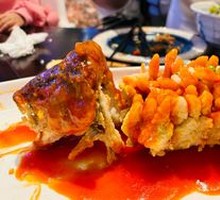 Squirrel-shaped Mandarin Fish with Pine Nuts