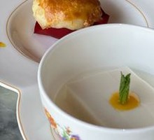 Almond Jelly with Double Ming Tarts