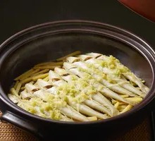 Zhanjiang Sand Point Fish in Clay Pot with Ginger Oil and Salt