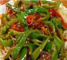 Green Pepper Stir-Fried Pork Noodles