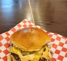 Signature Cheeseburger