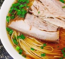 Spicy Sauce Braised Pork Noodles