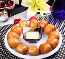 Golden Steamed Bun