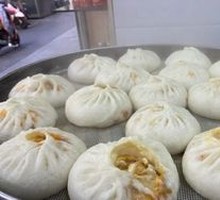 Snow Cabbage and Pork Dumplings