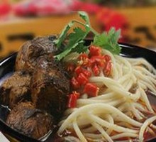 Golden Spicy Beef Noodles