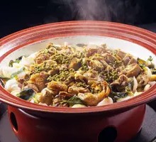 Stewed Fresh Flower Chicken in Clay Pot
