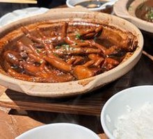 Braised Chicken Feet in Clay Pot