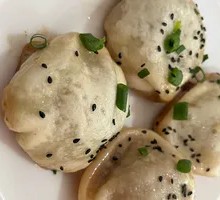 Shanghai Steamed Bun with Crispy Bottom