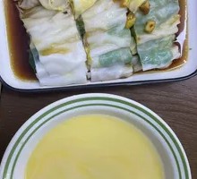 Egg and minced pork rice noodle roll