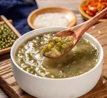 Mung Bean, Lily Bulb, and Lotus Seed Porridge