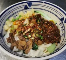 Oil-Poured Fried Sauce Noodles Trio