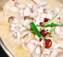 Sour Soup with Mild Spiciness