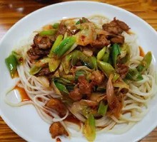 Scallion Stir-Fried Lamb Noodles