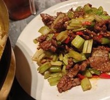 Stir-Fried Beef with Yellow Onion