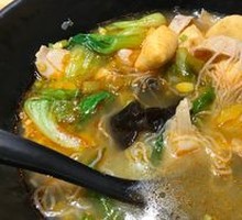 White Pepper Pig's Trotter Noodles