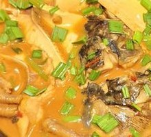 Earthen Pot-Braised River Fish