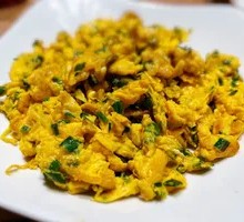 Scallion stir-fried with earth eggs