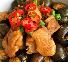 Stewed Chicken with Snails