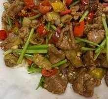 Stir-Fried Beef with Yellow Onion