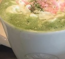 桃花满满抹茶拿铁