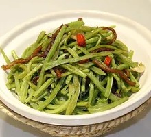 Fried Pork Cracklings with Lentils
