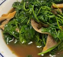 Clam and Shepherd's Purse Stir-fry