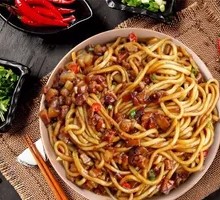 Explosive Meat Sauce Noodles