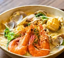 Seafood Noodles Stew