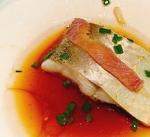 Ancient-Style Ham Steamed White Fish