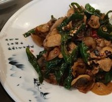 Wood Ear Mushroom and Pepper Stir-Fry with Pork