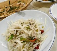Snow Cabbage and Pork Shreds with Water Bamboo