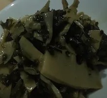Winter Cabbage and Bamboo Shoot Stir-fry