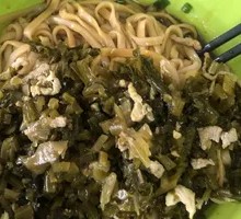 Pickled Cabbage and Pork Noodles