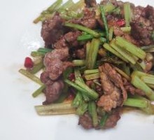 Stir-Fried Beef with Yellow Onion